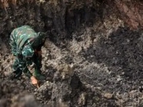 Đào thêm hố sâu 2 mét, phát hiện 5 bộ hài cốt liệt sĩ, 2 bộ di vật tại công viên Lê Thị Riêng