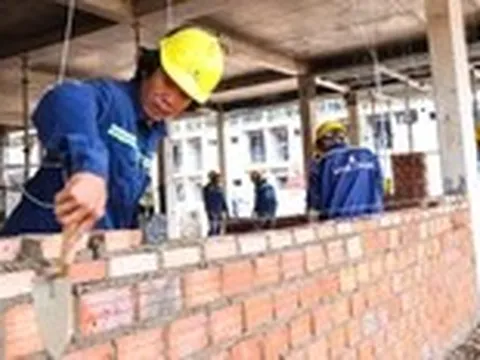 'Tốc lực' ở ngôi trường biên giới, mồ hôi đổ vì tương lai trẻ thơ