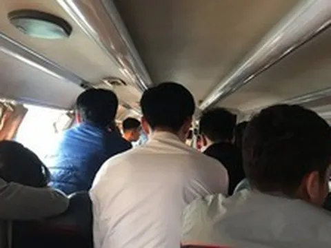 Tôi đổi chỗ ngồi trên chuyến xe về quê, quyết định ấy khiến tôi ân hận nhiều năm