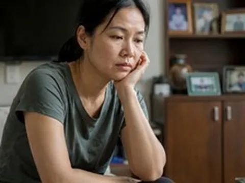 Bài viết lúc nửa đêm của bà mẹ có con thi điểm cao khiến bao người xót xa: Con càng thành công, mẹ càng thấy đau lòng…