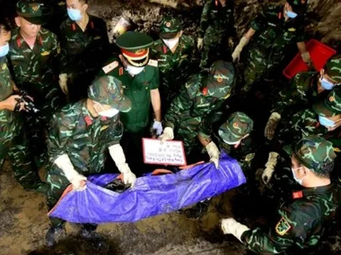 Thấy thêm nhiều hài cốt tại công viên Lê Thị Riêng, nhói lòng các liệt sĩ chôn chồng lên nhau