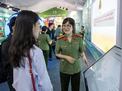 Những điều mới lạ thu hút người dân Hà Nội tại triển lãm 80 năm An ninh nhân dân
