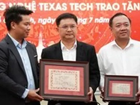 TP.HCM tiếp nhận kỷ vật, sơ đồ chôn liệt sĩ từ nhóm nghiên cứu của Mỹ