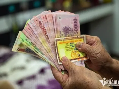 Tăng lương tối thiểu: Đừng để giá cả 'ăn mòn' thu nhập