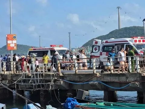 Lật ca nô chở 32 du khách ở Phú Quốc