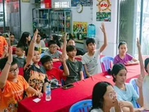Chiến sĩ Mùa hè xanh dạy tiếng Anh miễn phí cho thiếu nhi