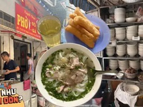 Giữa Hà Nội vẫn có quán phở 23.000 đồng, trà đá 2.000 đồng: Hơn 20 năm bán "giá cũ" giữa thời bão tăng giá
