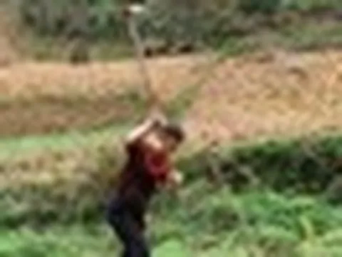 Đào đất, người dân phát hiện khối đá có hình thù kỳ lạ, chuyên gia xác nhận báu vật 1.400 năm tuổi