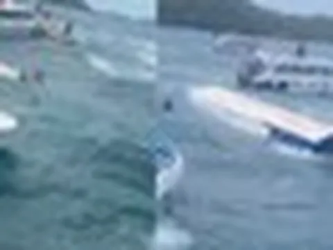Video: Giây phút cứu hộ ca nô chở du khách bị lật ở Phú Quốc