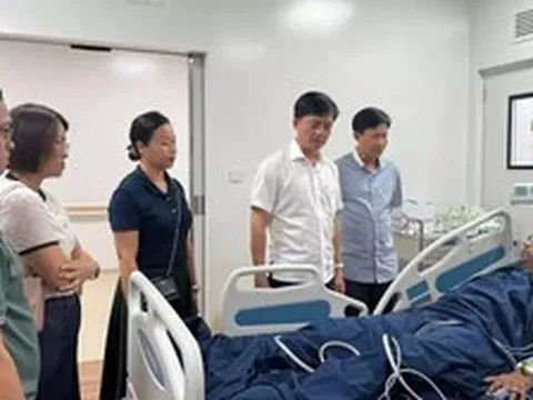 Bệnh viện Chợ Rẫy trong đêm cử bác sĩ hỗ trợ cứu nạn nhân vụ lật ca nô ở Phú Quốc