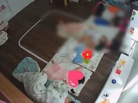 Trích xuất camera lớp học, bà mẹ Hà Nội lặng người: Công nhận tâm lý các cô vững thật!