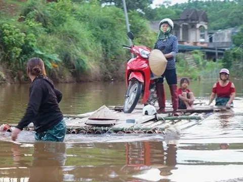 Tắc đường thoát nước qua cụm công nghiệp chưa hoạt động, dân khốn khổ vì ngập