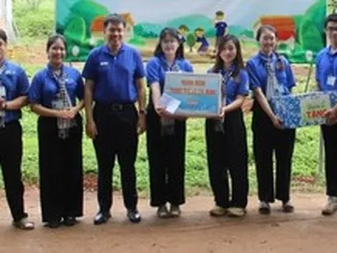 Tiếp động lực cho chiến sĩ Mùa hè xanh đang thắp sáng đường quê tại Đồng Nai