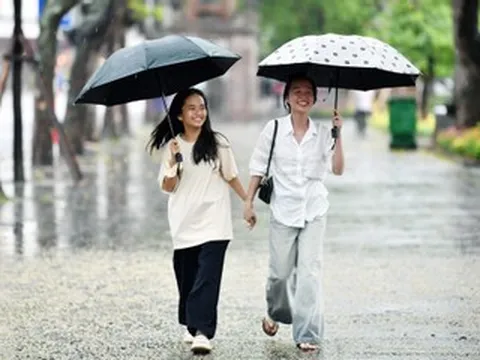 Dự báo thời tiết 12/7/2026: Miền Bắc tiếp diễn mưa giông, Hà Nội nắng gián đoạn