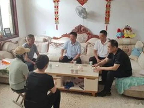 Bố mẹ gọi về chia tài sản, tôi háo hức hồ hởi cho tới khi xem xong danh sách thì sốc đến ngây người