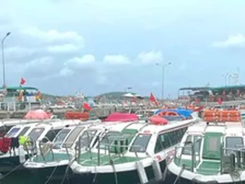 Vụ lật ca nô 15 người tử vong: Vì sao phương tiện thiết kế kín mít?