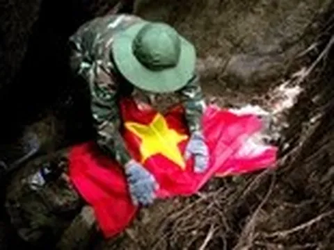 Luồn rừng, phá đá đưa nhiều hài cốt liệt sĩ ra khỏi hang sâu sau hơn 50 năm