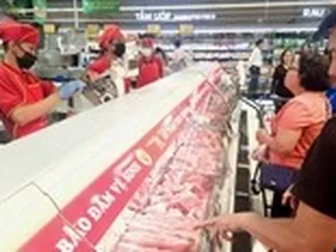 Giá bán lẻ thịt heo giảm, siêu thị tăng khuyến mãi nhưng sức mua vẫn không cao