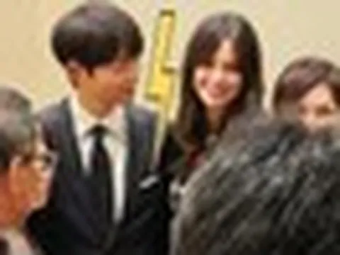 Đang lan truyền tin Song Joong Ki đã ly hôn vợ Tây, giờ mất hết không còn gì?