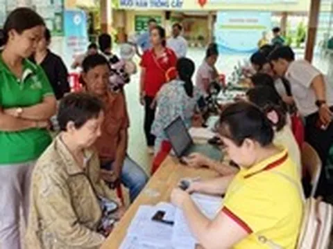 Người dân TP.HCM phấn khởi đi khám sức khỏe định kỳ miễn phí