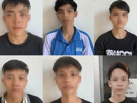 Mang súng khí nén, chĩa ba đi ‘nói chuyện’, gây náo loạn trung tâm thương mại