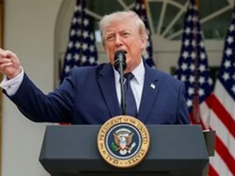 Ông Trump thông báo với Quốc hội việc nối lại chiến sự với Iran, muốn vùng Vịnh 'chia tiền' bảo vệ