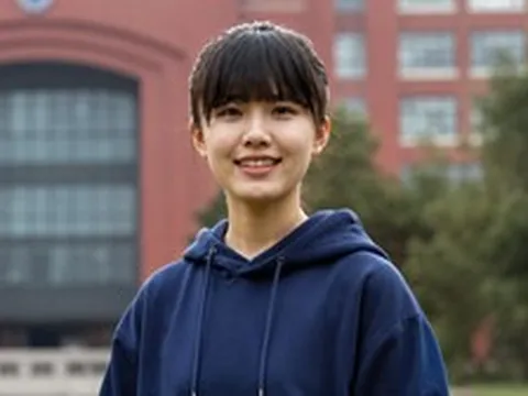 Từng từ chối thi đại học dù chắc suất vào trường top, nữ sinh 17 tuổi chọn lối đi khác và viết nên thành tích hiếm có