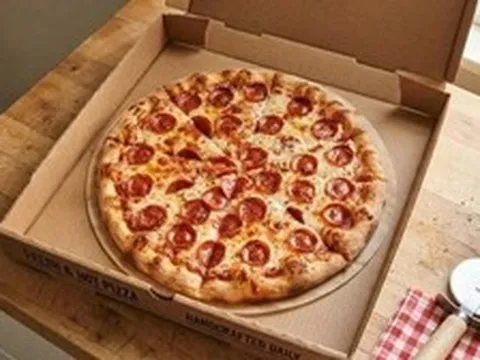 Vì sao hộp pizza hình vuông nhưng bánh pizza lại hình tròn?