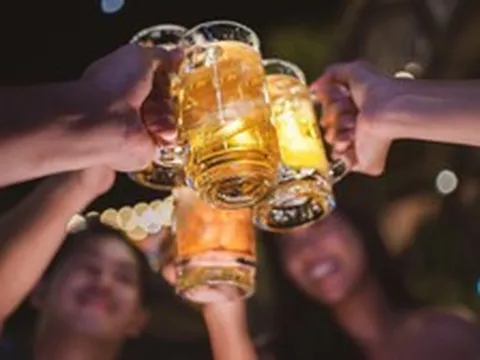Người đàn ông say rượu đột tử, 3 bạn nhậu phải bồi thường vì chỉ đưa về đến cửa