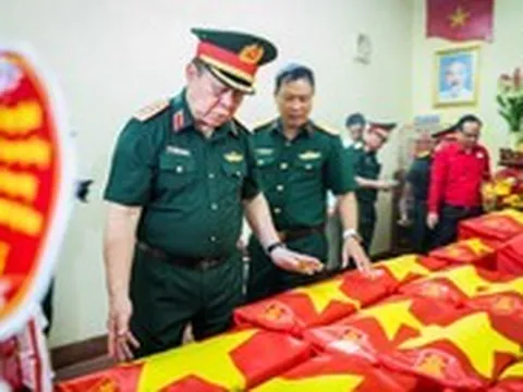 Đại tướng Nguyễn Trọng Nghĩa viếng liệt sĩ tại Mặt trận Vị Xuyên