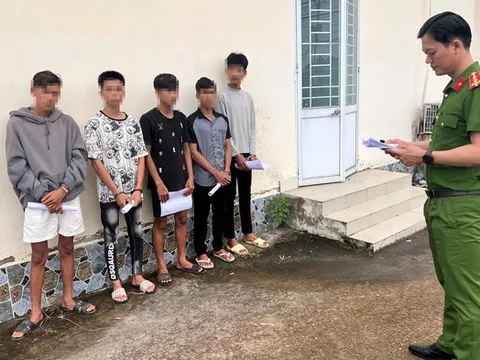 Khởi tố, bắt tạm giam nhóm đối tượng mang dao giải quyết mâu thuẫn tình cảm