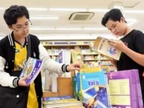 TP.HCM: Học sinh nào được mượn, học sinh nào được cấp miễn phí sách giáo khoa?