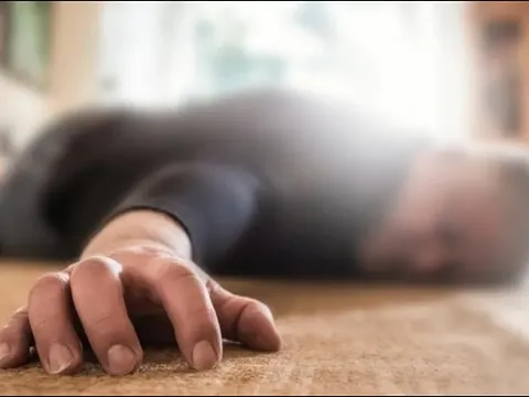 Người đàn ông 56 tuổi tử vong vì ngày nào cũng đi bộ theo cách "vạn người mê"