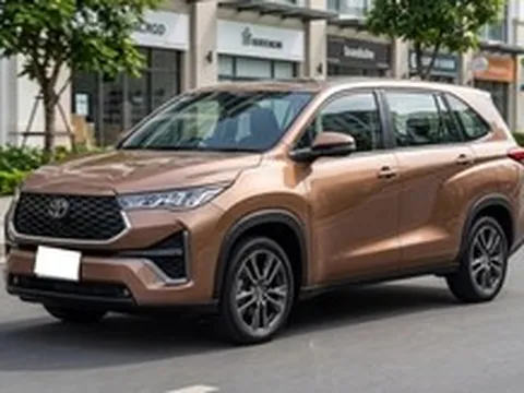 Toyota Innova Cross bản mới chạy thử: Thiết kế tinh chỉnh, dự kiến nâng cấp màn hình, ADAS