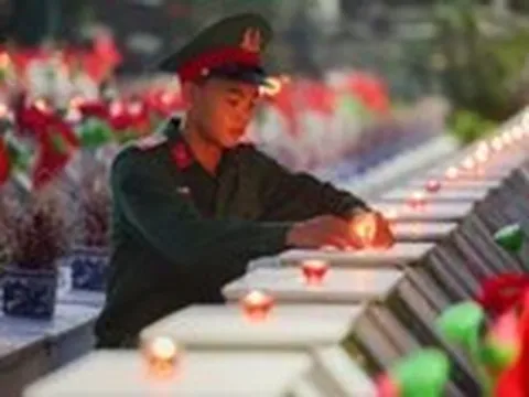 Thắp lên nghìn ngọn nến tri ân ở Nghĩa trang liệt sĩ quốc gia Vị Xuyên