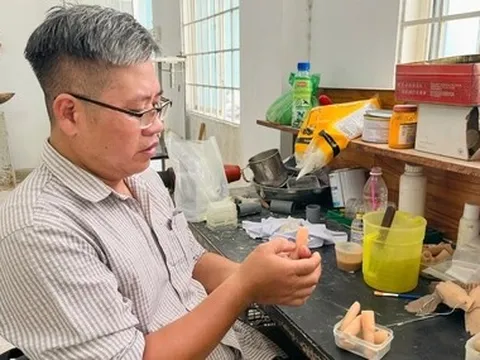 Người đàn ông liệt hai chân giúp 'hồi sinh' những ngón tay đã mất