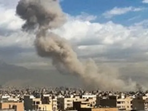Tehran dọa 'nghiền nát' hạ tầng khu vực nếu Mỹ dám nhắm vào Iran