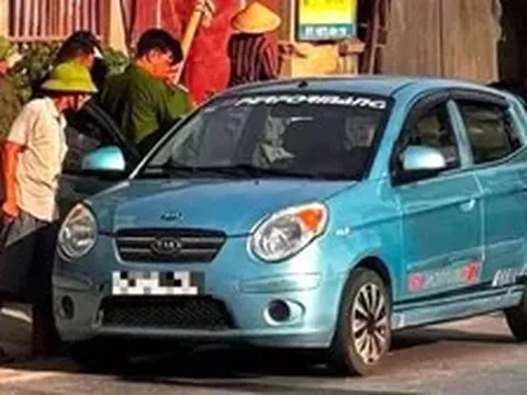 Phát hiện hai người đàn ông tử vong trong ô tô đỗ ven quốc lộ 32
