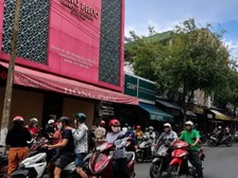 Nóng: Thêm một tiệm vàng có tiếng tạm dừng hoạt động để 'nâng cao chất lượng dịch vụ'