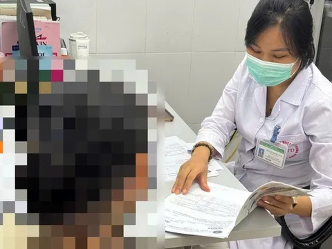 Cả gia đình nhiều người mắc chung một căn bệnh da hiếm gặp