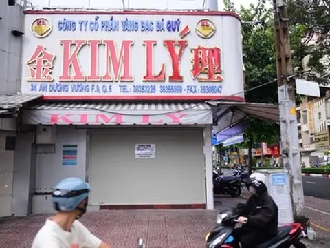 Tiệm vàng Kim Lý dán thông báo tạm ngưng 1 tháng, tiệm Ngọc Tâm tạm ngưng 2 tuần