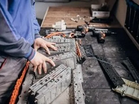 Pin xe điện quá bền, không thu được 'tiền đồng nát', còn phải trả tiền để tái chế