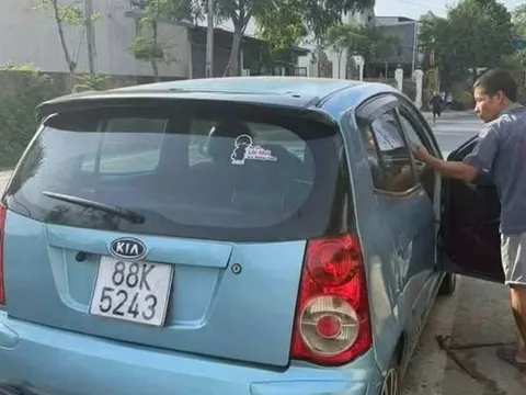 Phát hiện 3 người đàn ông tử vong trong 2 xe ô tô đỗ ven đường