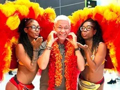 Hình ảnh "bố" Mỹ Tâm vui vẻ ở Mỹ gây chú ý