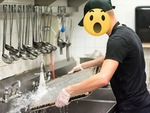 Một bước thành sao sau một bộ phim, nam diễn viên vẫn phải đi rửa bát thuê