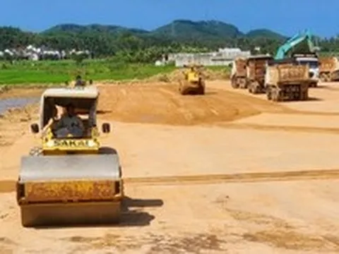 Quảng Ngãi dồi dào vật liệu nhưng dự án trọng điểm 'ì ạch' vì thiếu đất cát