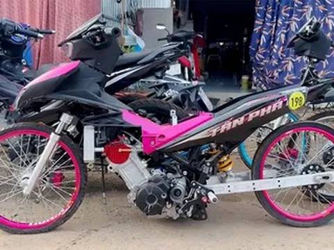 Đột kích kho độ xe của nam thanh niên, phát hiện nhiều mô tô 'kỳ dị'
