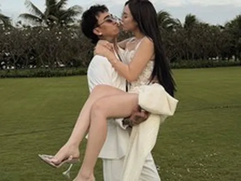 Nam ca sĩ nổi tiếng cưới mẹ đơn thân có 2 con riêng, nhắc mình phải xứng với vợ