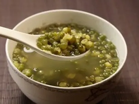 Uống canh đậu xanh suốt 3 ngày, người phụ nữ nhập viện nguy kịch