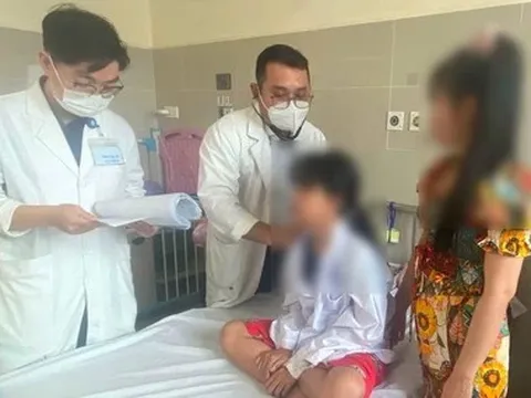 Bé gái 12 tuổi nhập viện do uống 50 viên thuốc chống trầm cảm